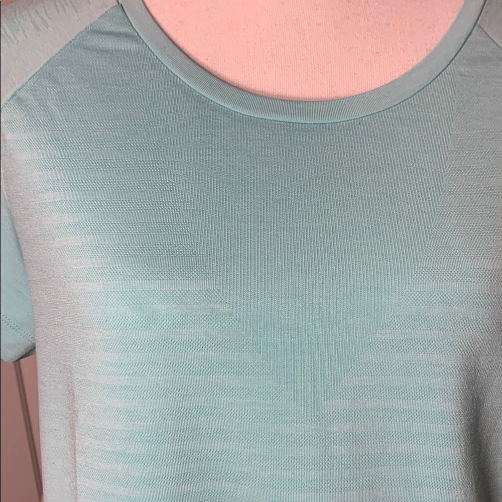 Tuff Athletics Women's Aqua Short Sleeve Workout Top Medium - Picture 3 of 7